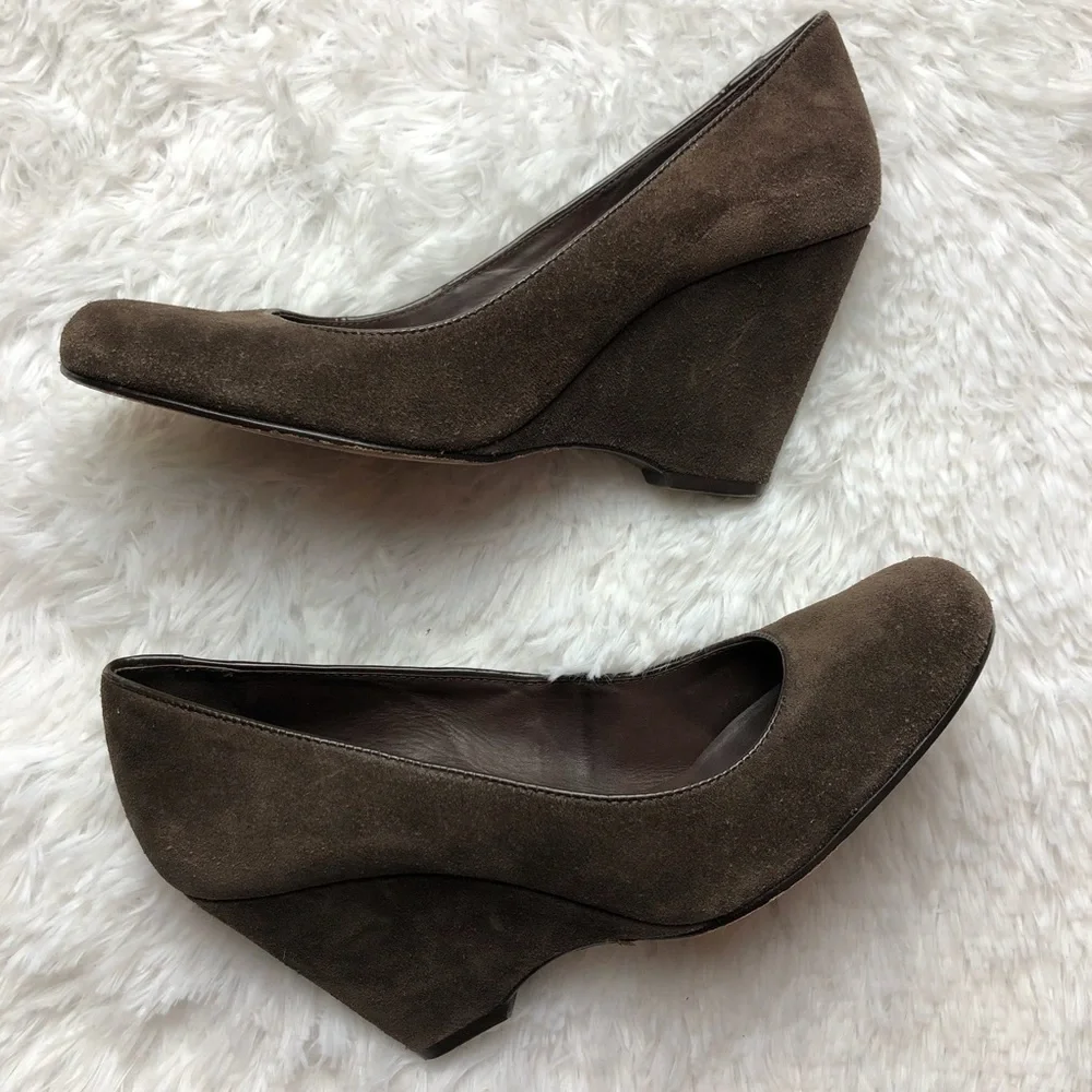 KATE SPADE Size 8 Brown Suede Wedges. EUC.